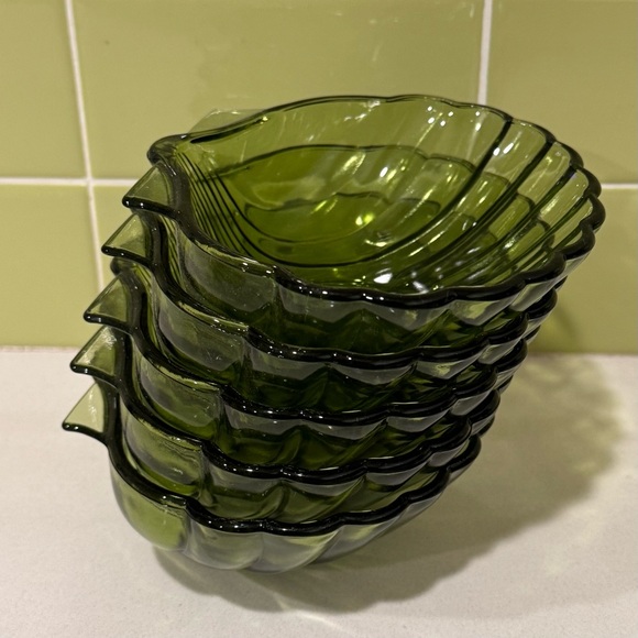 Vintage Mid-Century Avocado Green Seashell Salad Serving Bowls (5) - Picture 4 of 8